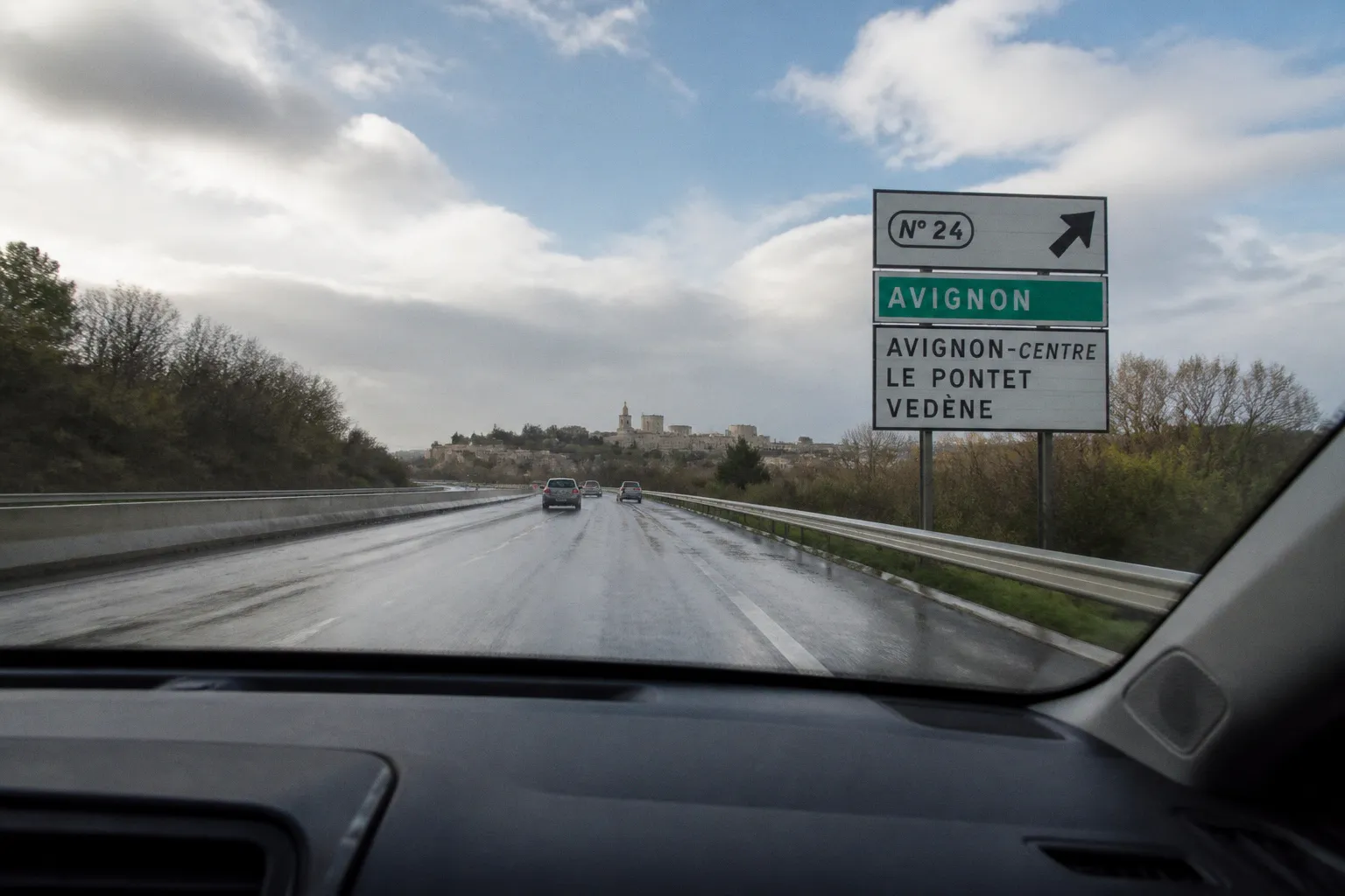 Location de voiture à Avignon : guide pratique