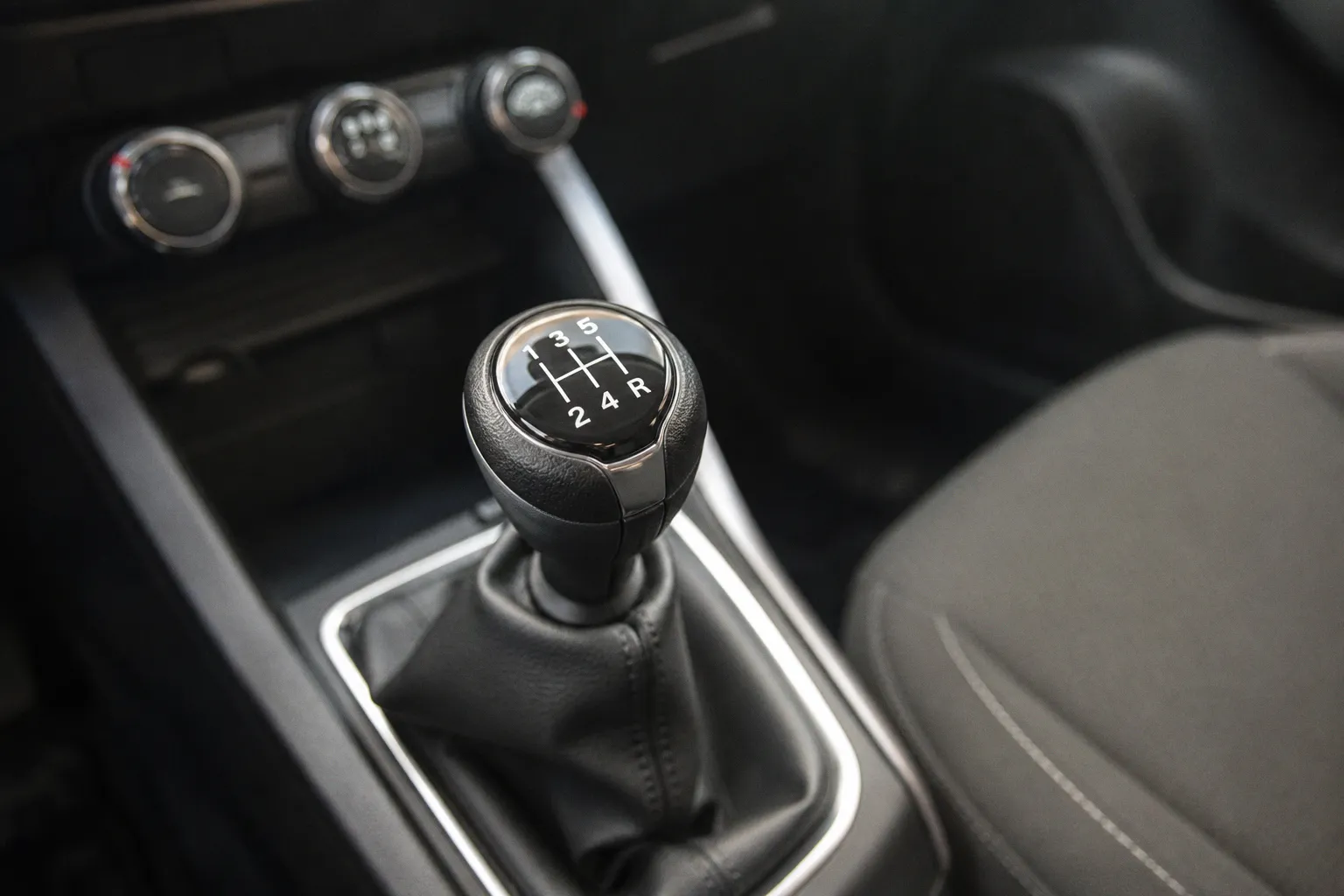Location voiture boîte automatique ou manuelle : critères pour bien choisir
