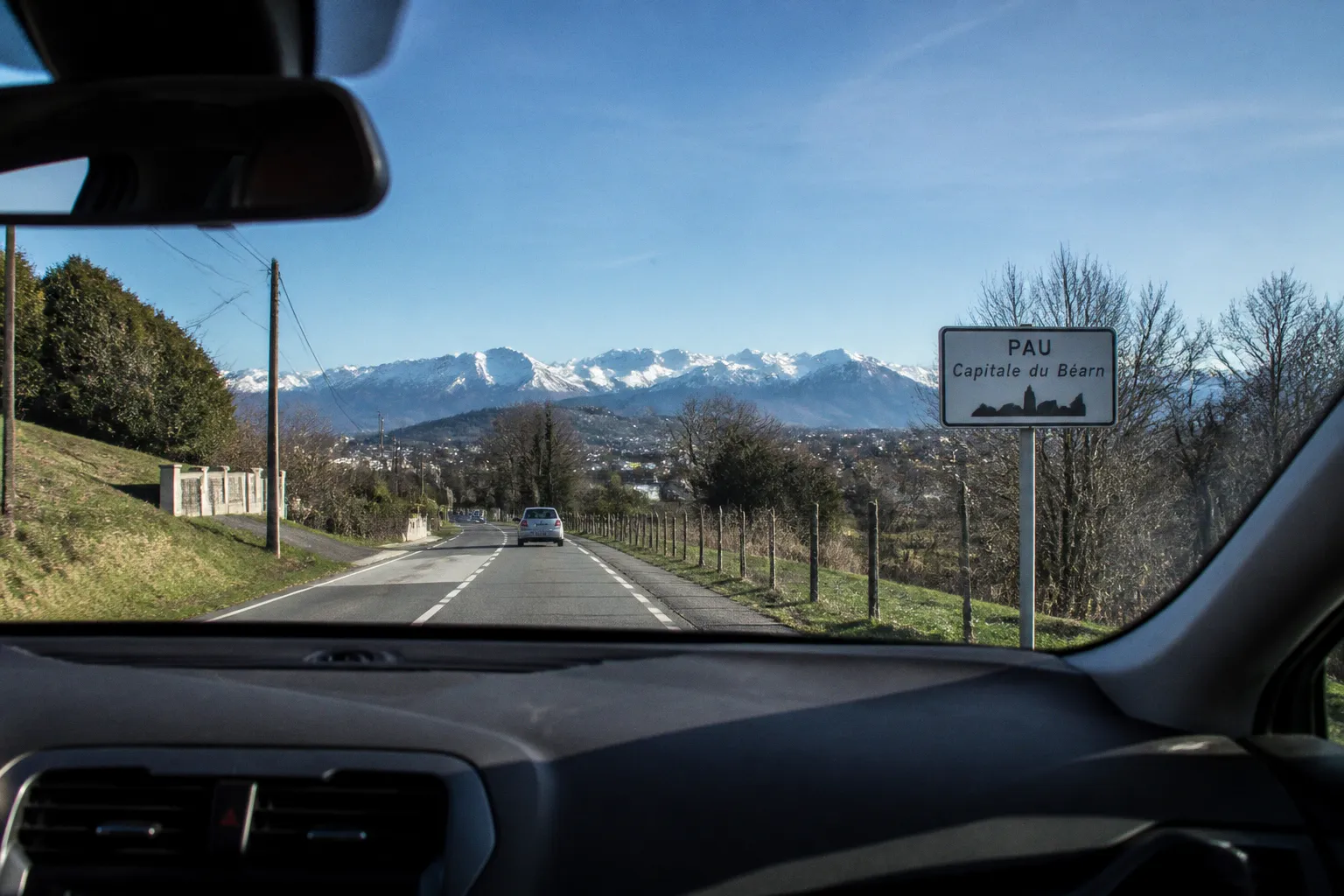 Location de voiture à Pau : le guide pratique pour votre séjour