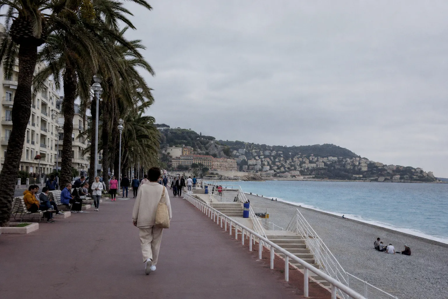 Trouver un sophrologue à Nice : guide des séances et sylvothérapie